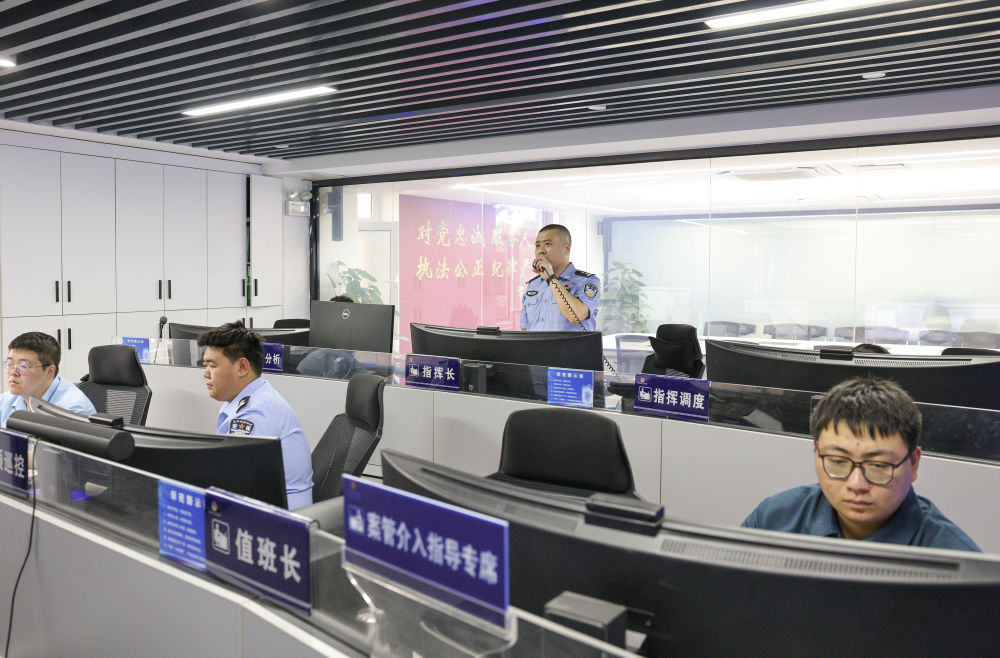 为续写两大奇迹新篇章贡献力量——写在第六个中国人民警察节到来之际 为续写两大奇迹新篇章贡献力量——写在第六个中国人民警察节到来之际