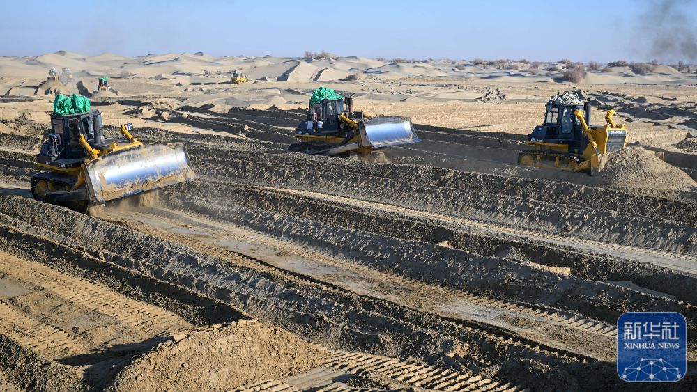 寒冬时节塔克拉玛干治沙正酣 寒冬时节塔克拉玛干治沙正酣