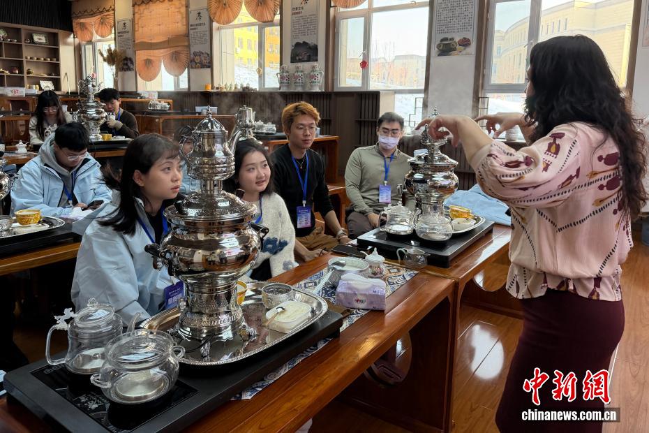 台湾青年学子开启新疆参访交流之旅 台湾青年学子开启新疆参访交流之旅