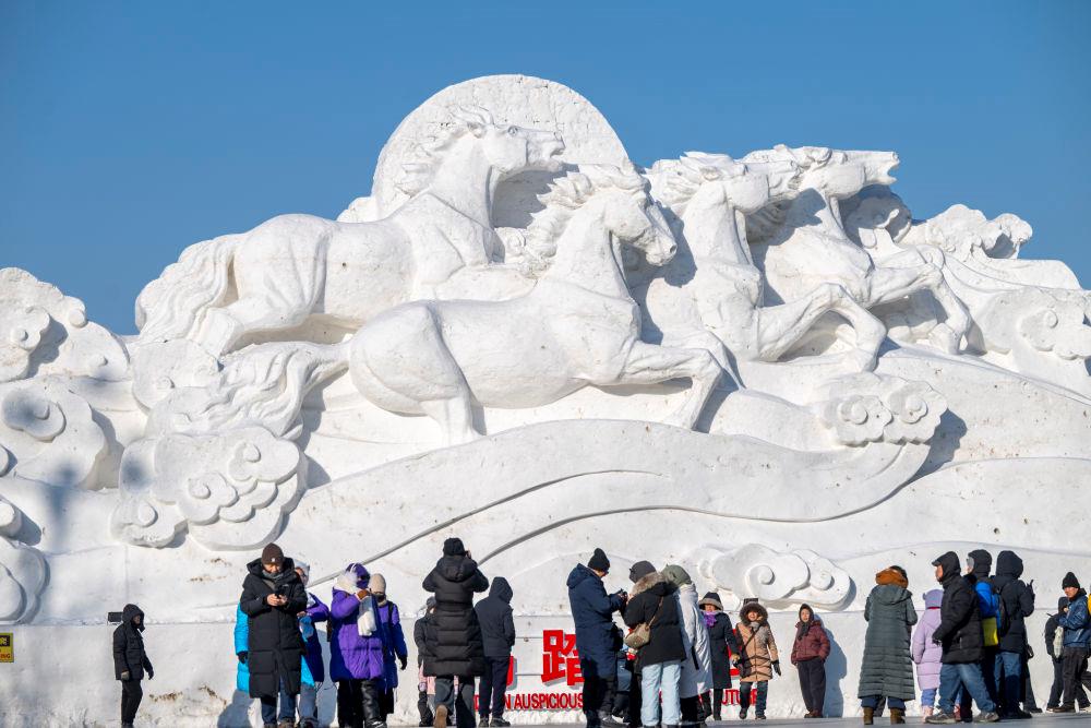 时政微观察丨为人民出政绩 以实干出政绩