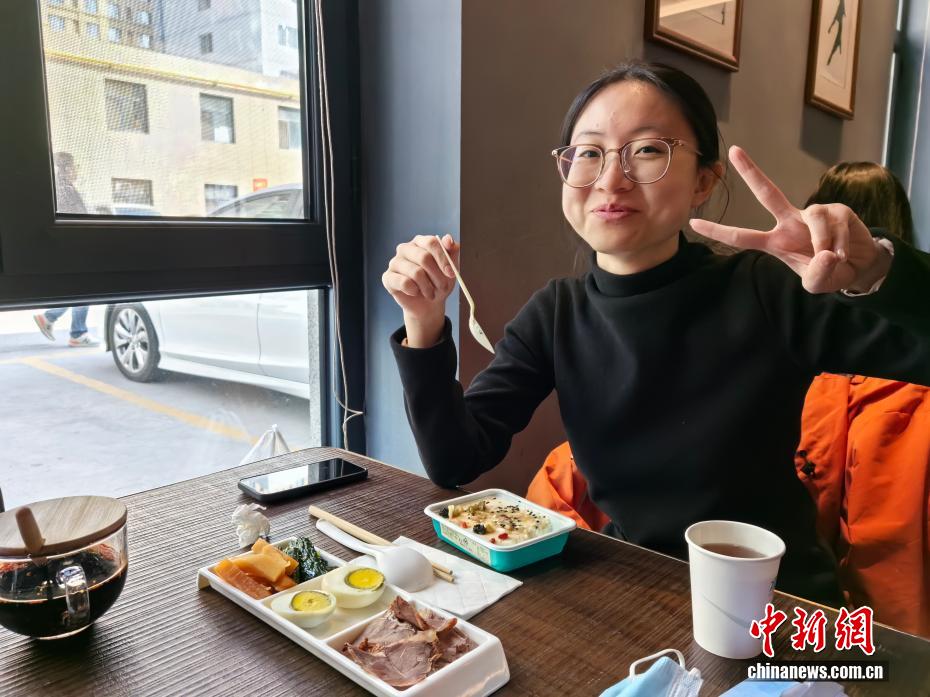 台湾学子畅游黄河之滨:吃牛肉面 观黄河 台湾学子畅游黄河之滨:吃牛肉面 观黄河