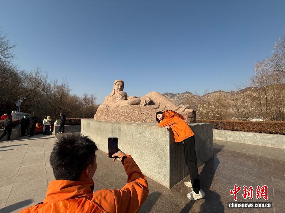 台湾学子畅游黄河之滨:吃牛肉面 观黄河 台湾学子畅游黄河之滨:吃牛肉面 观黄河