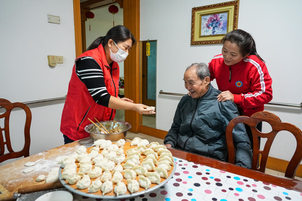 老有所依！我国全面向中度以上失能老年人发放补贴