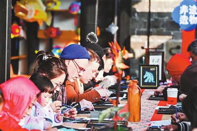 外国师生感受中国年味