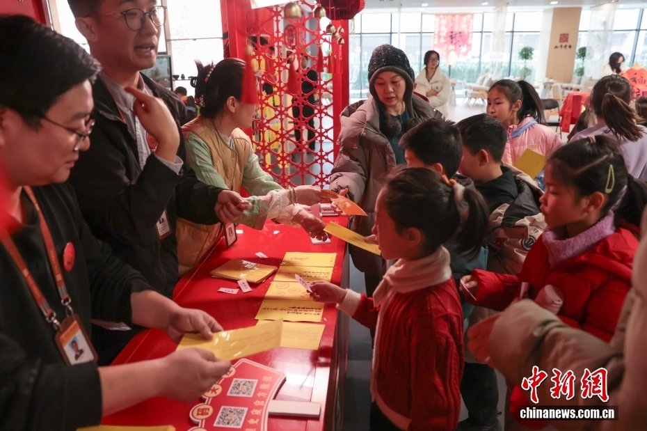 （新春见闻）北京：“开笔描红”迎新春