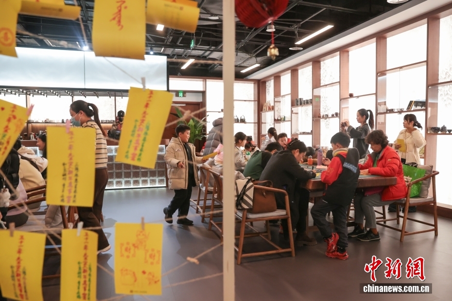 （新春见闻）北京：“开笔描红”迎新春