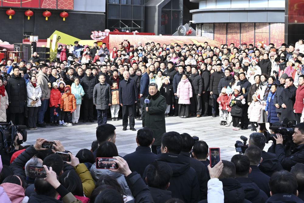 第一观察｜习近平总书记同我们共赶新春市集