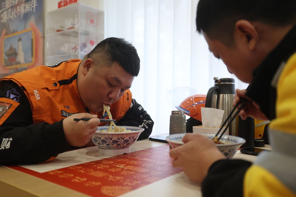 蒸蒸日上的年景，欣欣向荣的家国