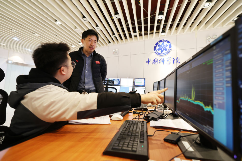 蒸蒸日上的年景，欣欣向荣的家国