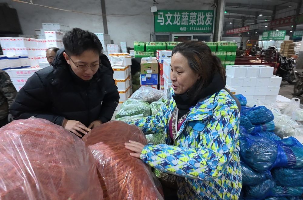 新春走基层·一线直击丨凌晨3点出摊！早市里的鲜和暖