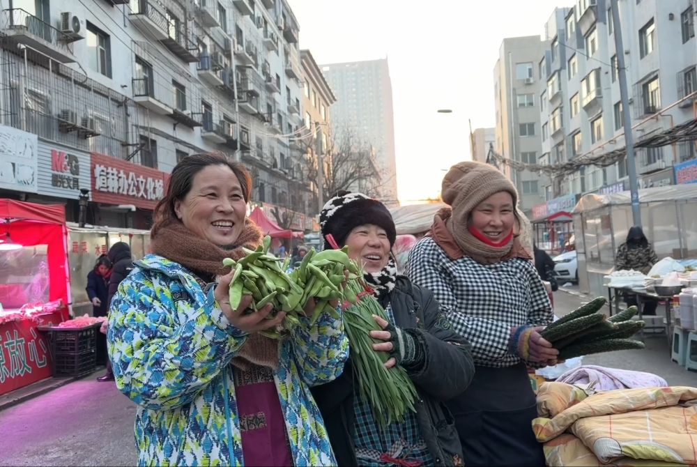 新春走基层·一线直击丨凌晨3点出摊！早市里的鲜和暖