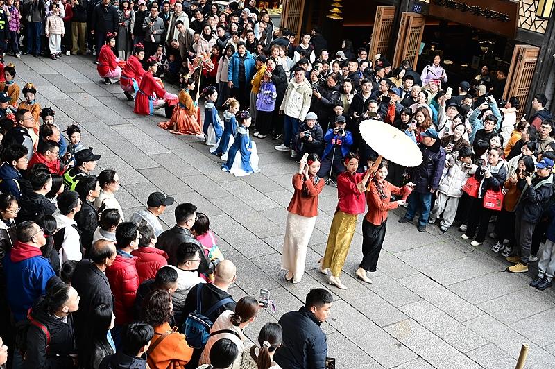 好玩又好看 春节假期这些地方很“热”