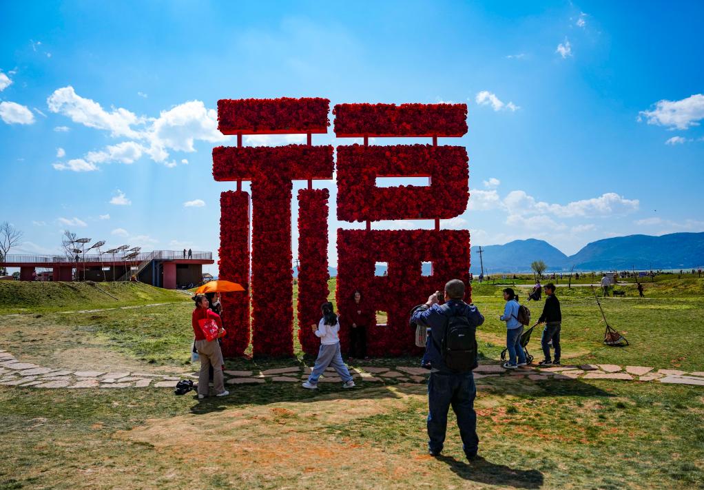 新春“村游”乐