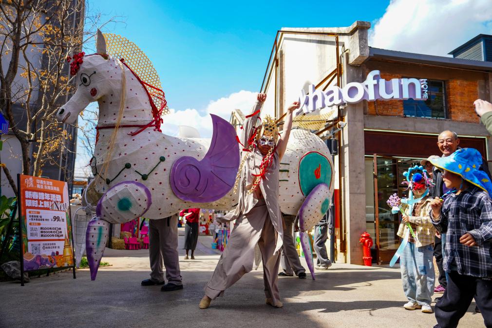 新春“村游”乐