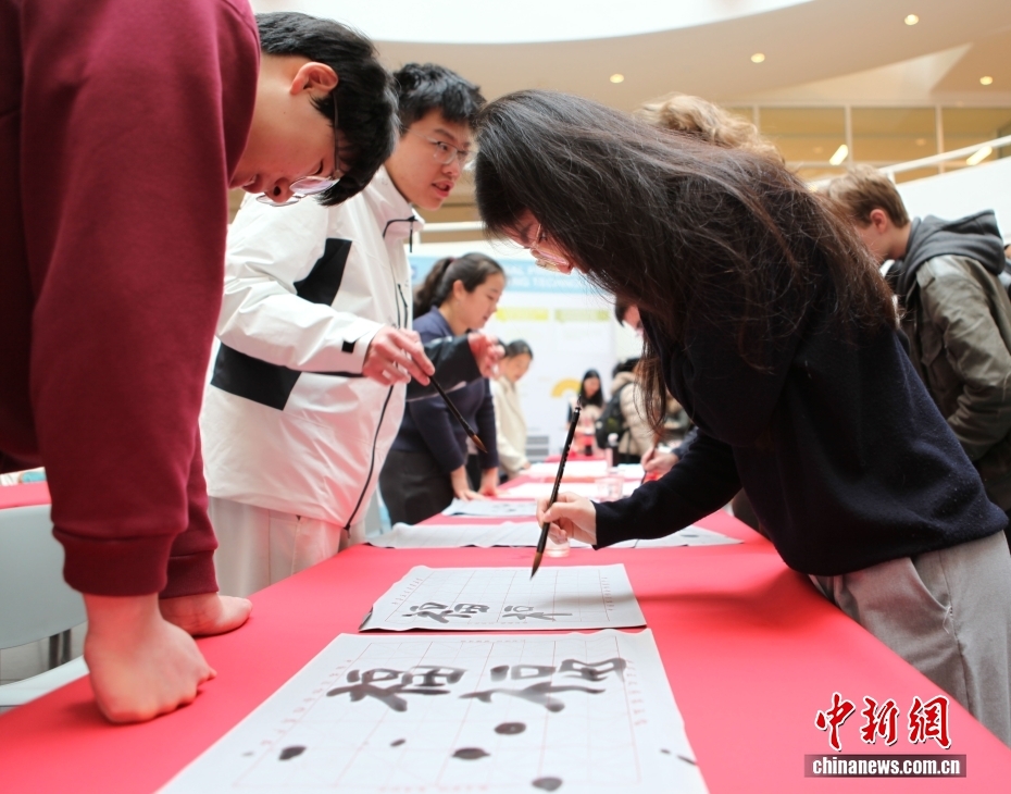 中国新春庙会走进比利时知名学府 中国新春庙会走进比利时知名学府