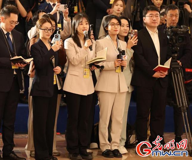 黄花春代表答光明日报记者问：纾解青少年心理问题，爱心是基础专业是钥匙