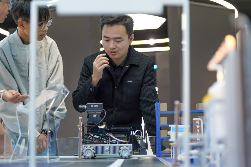 两会·影像链接|展望“十五五”:汇聚青春力量 两会·影像链接|展望“十五五”:汇聚青春力量