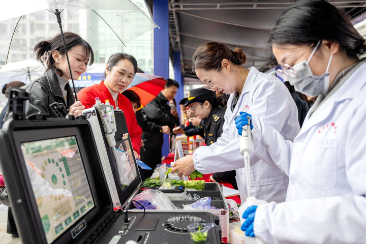 从全国两会看法治中国建设重大成就与崭新实践