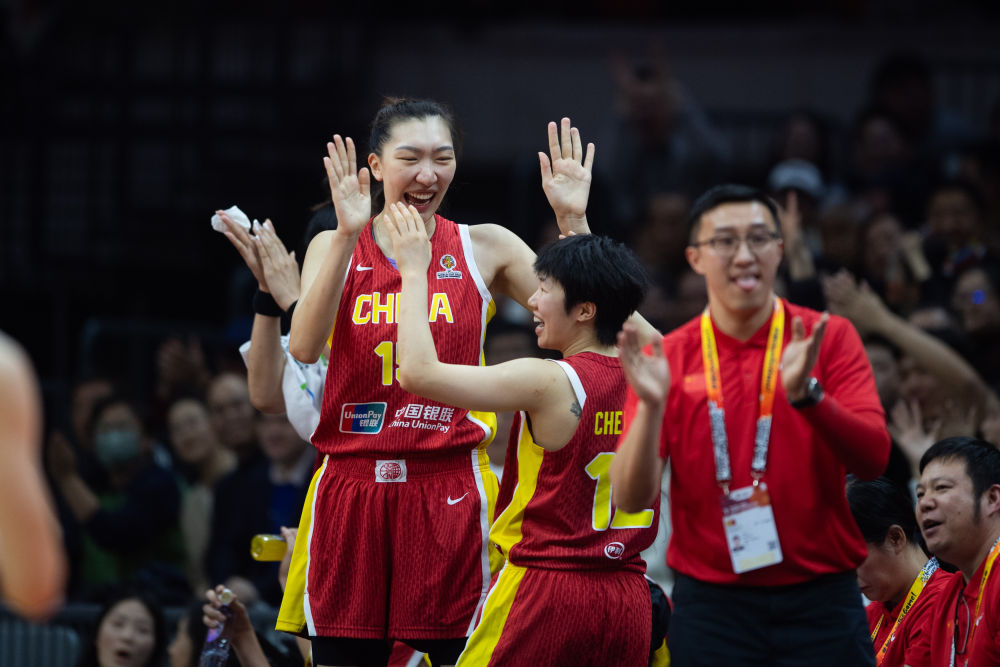 中国女篮艰难战胜捷克队 晋级世界杯正赛