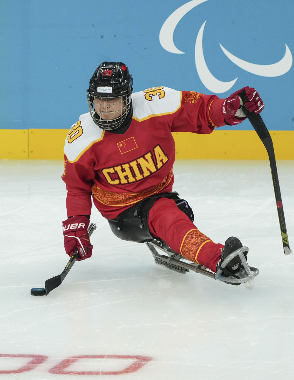 从“二队少年”到“主力得分手”——中国残奥冰球运动员邱殿棚的冰上之路