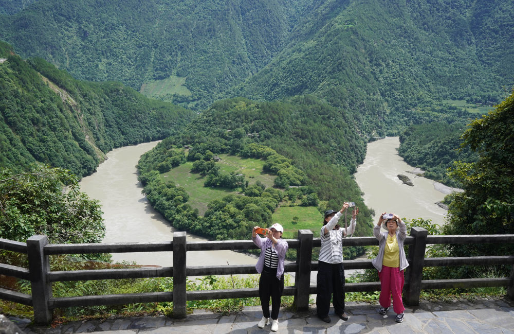 钟华论：一步一步往上走，一程一程向复兴