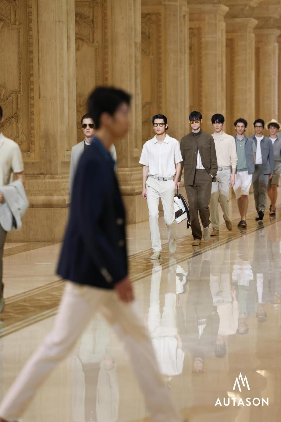 AUTASON&AUTASONBLACK2026春夏男装大秀发布 自然材质双风格演绎“绅士之境” 