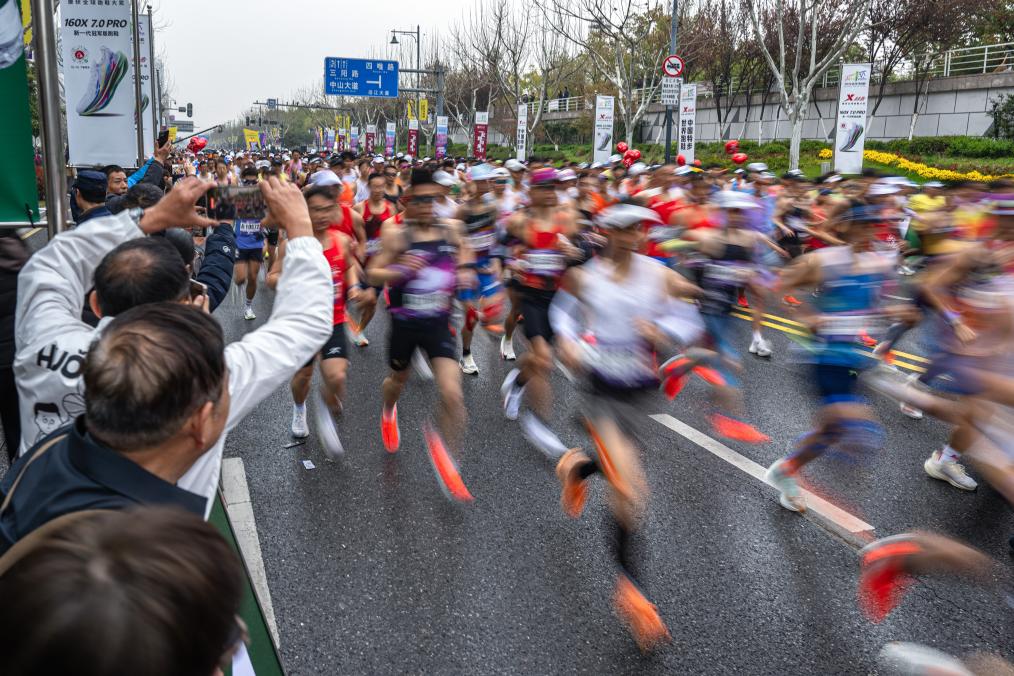 大看台丨“2.0时代”,马拉松是否依然“热辣滚烫”?