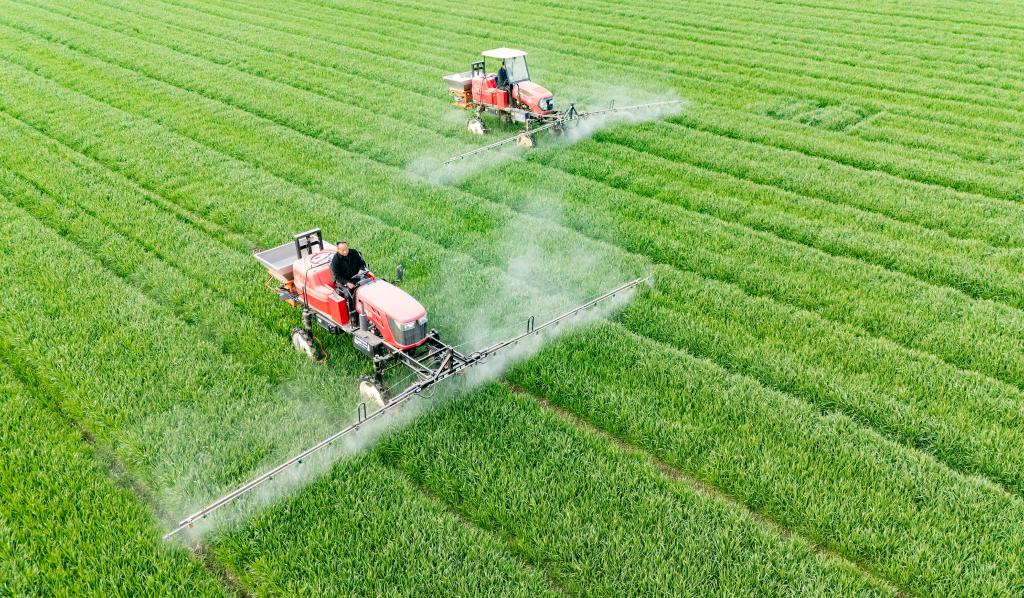 从“种地”到“慧种地”:中国智慧春耕跑出“加速度”