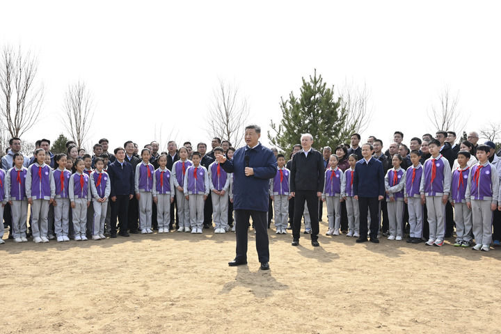 习近平在参加首都义务植树活动时强调 为山川大地增添锦绣 让中国式现代化底色更加亮丽