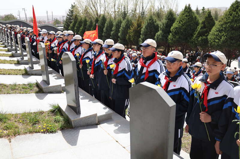 “长征路”常走常新 宁夏固原连续31年组织师生徒步百里祭英烈