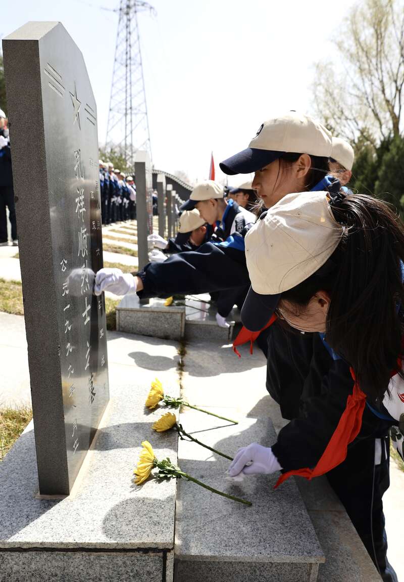 “长征路”常走常新 宁夏固原连续31年组织师生徒步百里祭英烈