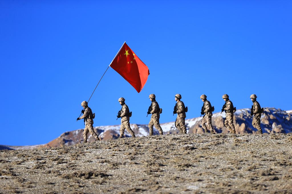 英魂永耀山河间