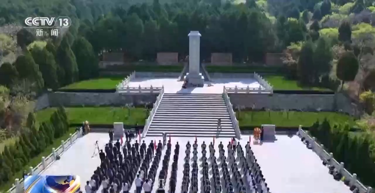 擦拭墓碑、补刻英名……多地祭扫缅怀先烈寄哀思