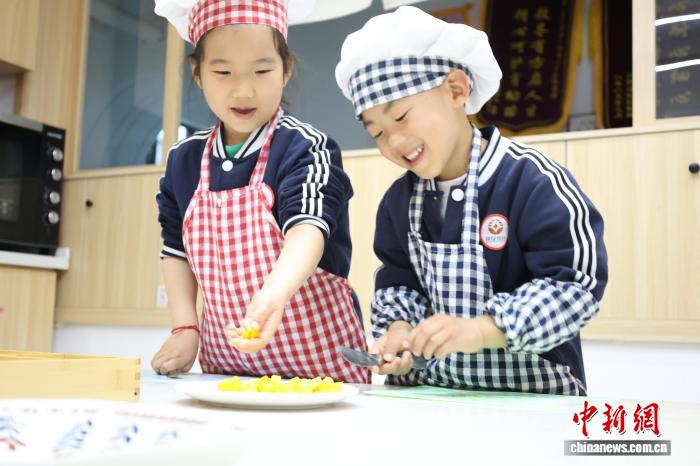 山东济宁:织密民生保障网 呵护“一老一小” 山东济宁:织密民生保障网呵护“一老一小”