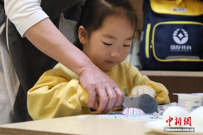 山东济宁:织密民生保障网 呵护“一老一小”