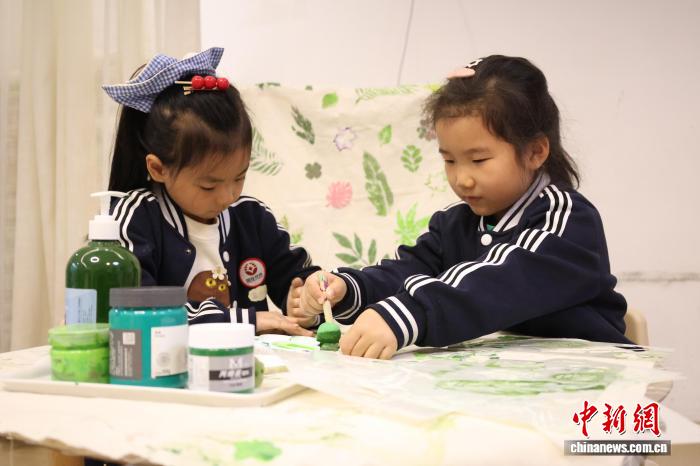 山东济宁:织密民生保障网 呵护“一老一小”