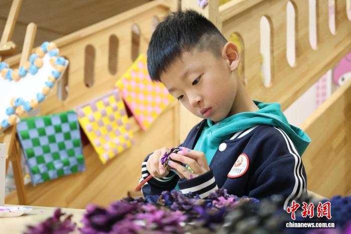 山东济宁:织密民生保障网 呵护“一老一小”