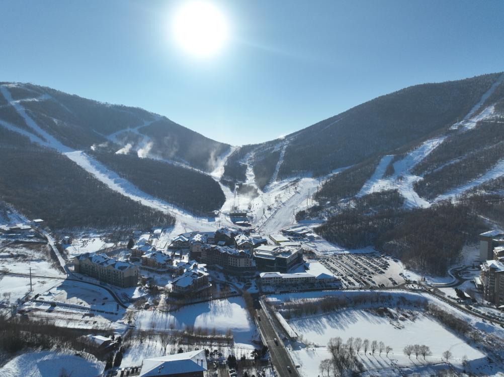 白山黑水间,冰雪经济从“一季火”走向“四季红”