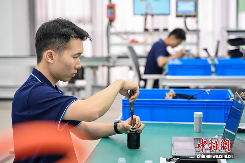 深圳首条人形机器人中试产线投运 深圳首条人形机器人中试产线投运