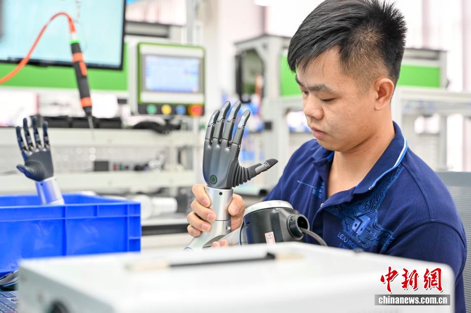 深圳首条人形机器人中试产线投运 深圳首条人形机器人中试产线投运