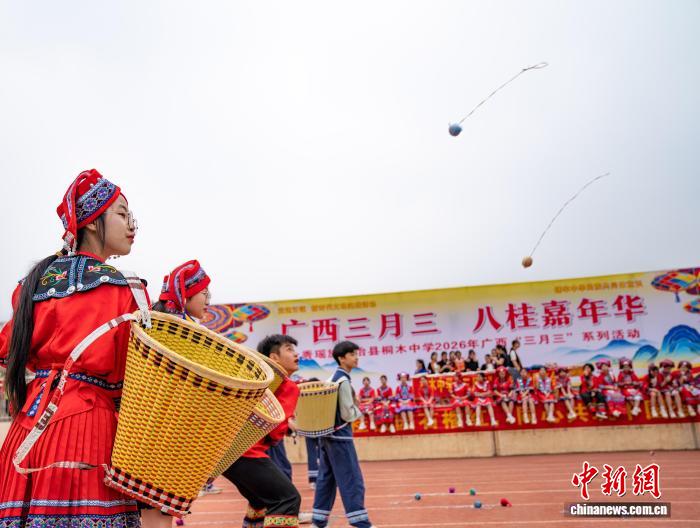 广西金秀校园民俗盛宴迎接“三月三”