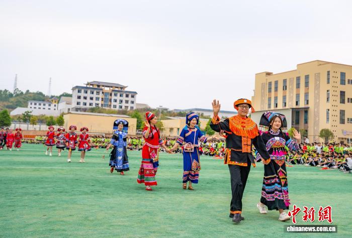 广西金秀校园民俗盛宴迎接“三月三”