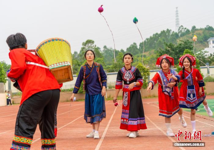 广西金秀校园民俗盛宴迎接“三月三”