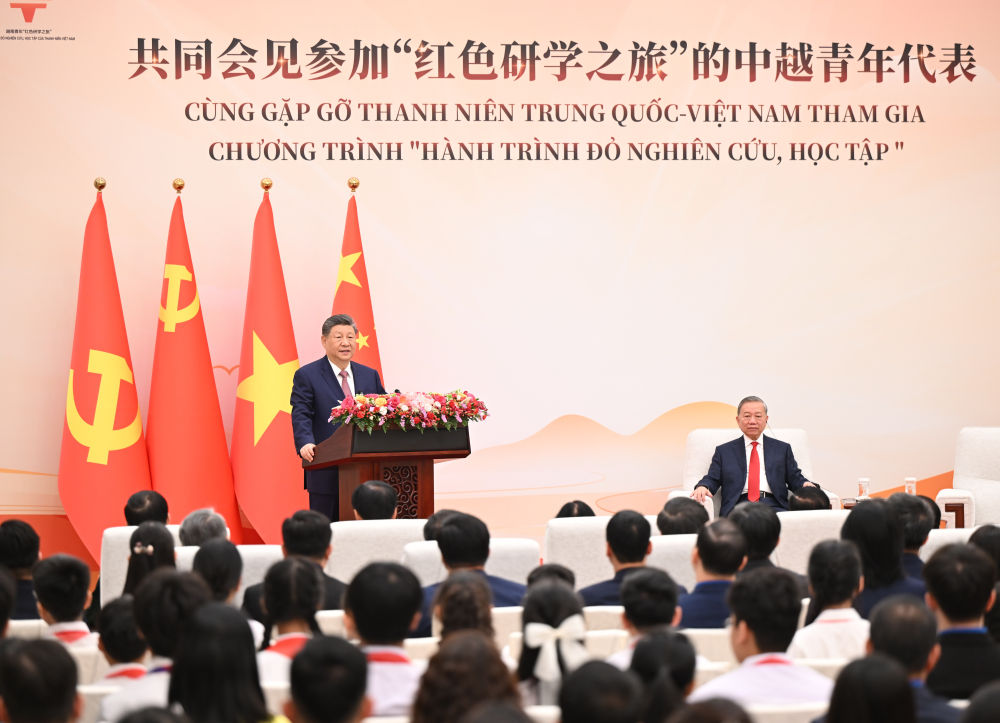 习近平总书记同苏林总书记共同会见中越青年代表侧记 习近平总书记同苏林总书记共同会见中越青年代表侧记