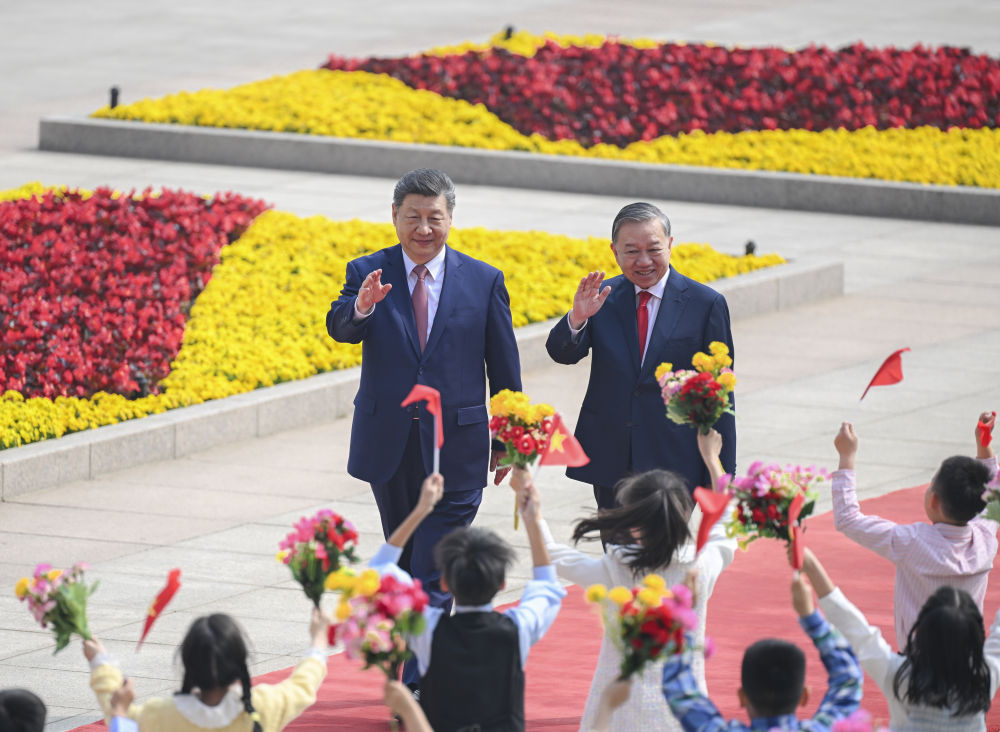 习近平总书记同苏林总书记共同会见中越青年代表侧记 习近平总书记同苏林总书记共同会见中越青年代表侧记
