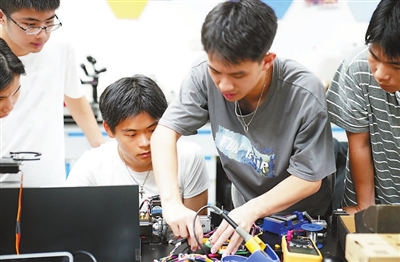 让学生“会读书”还“会创造”