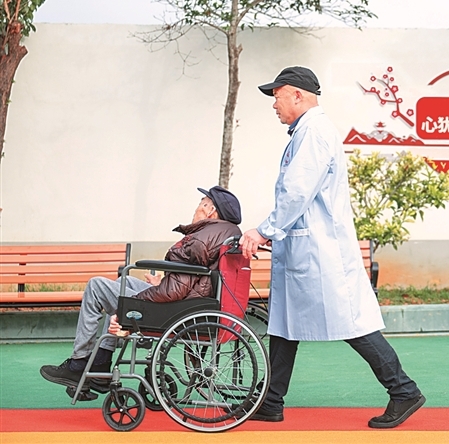 加快发展多层次、多支柱养老保险体系