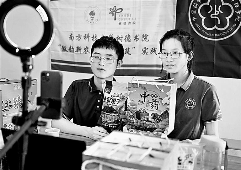 基于16万余名青年大学生的调研显示——爱国奉献 挺膺担当 当代大学生绽放青春光彩