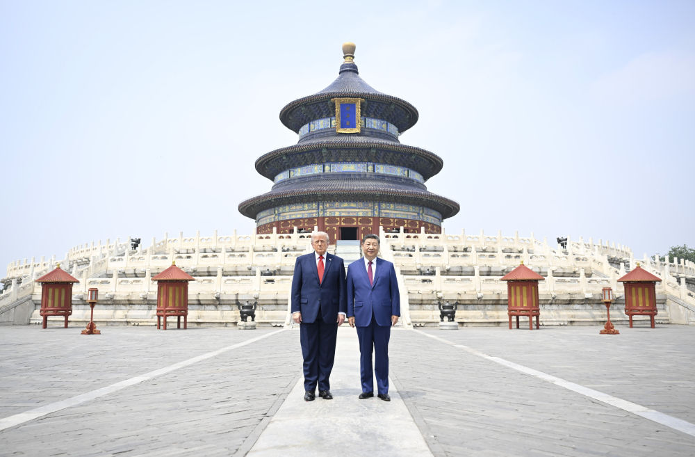 习近平同美国总统特朗普参观天坛