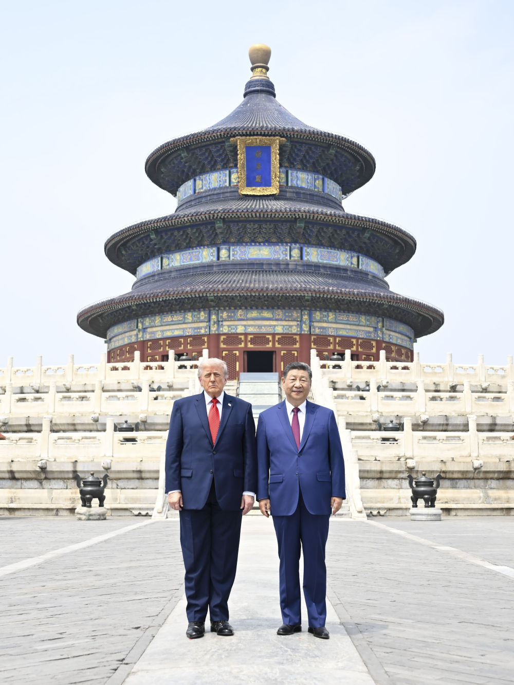 习近平同美国总统特朗普参观天坛